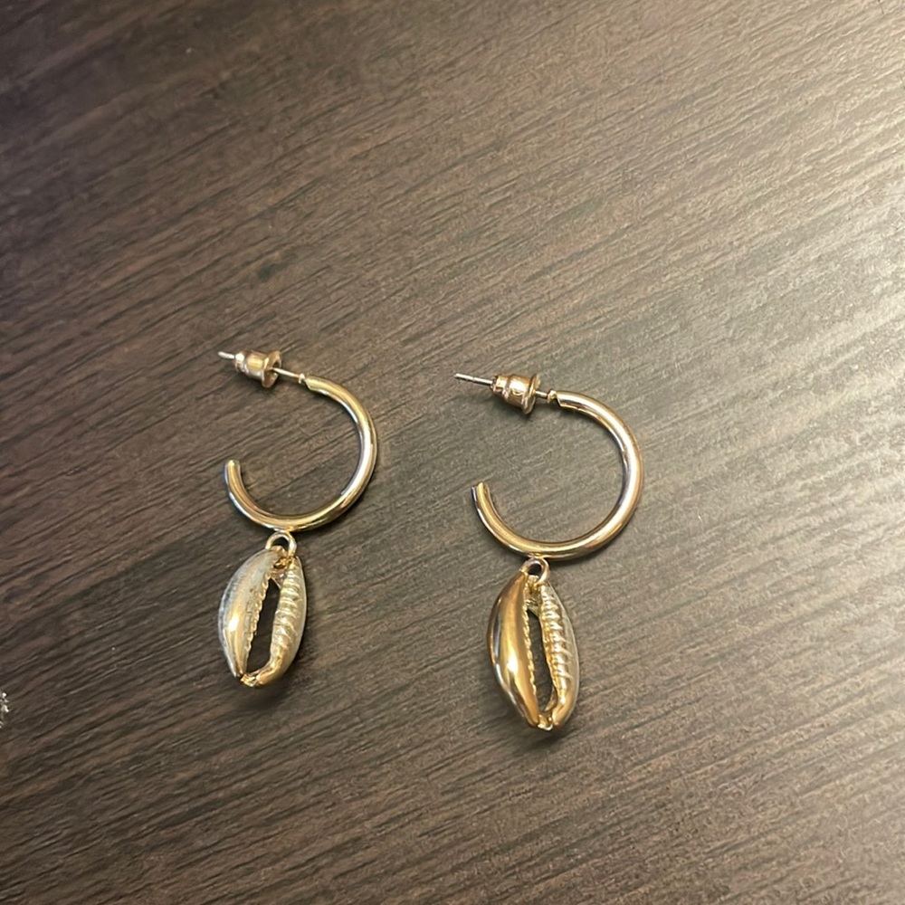 Gold sea shell earrings